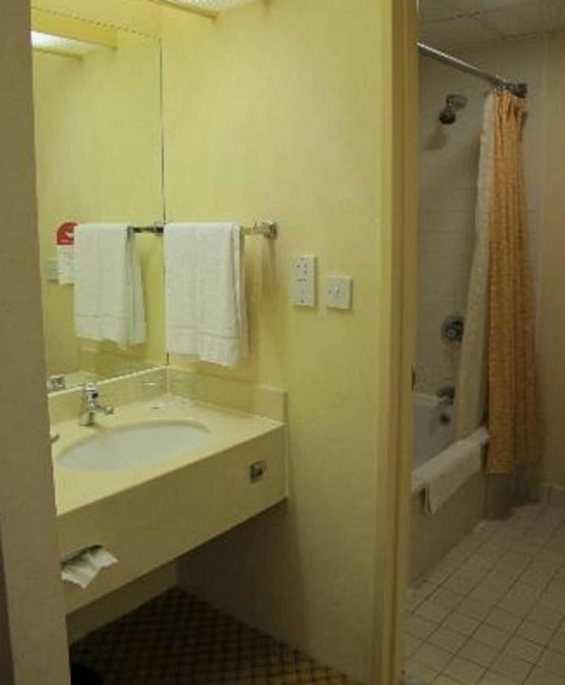 Фото Delta Hotels Cheshunt