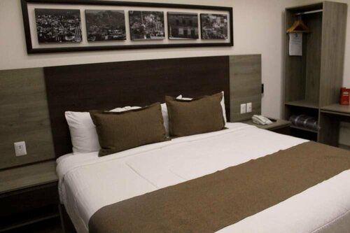 Гостиница Hotel River Poliforum в Леоне