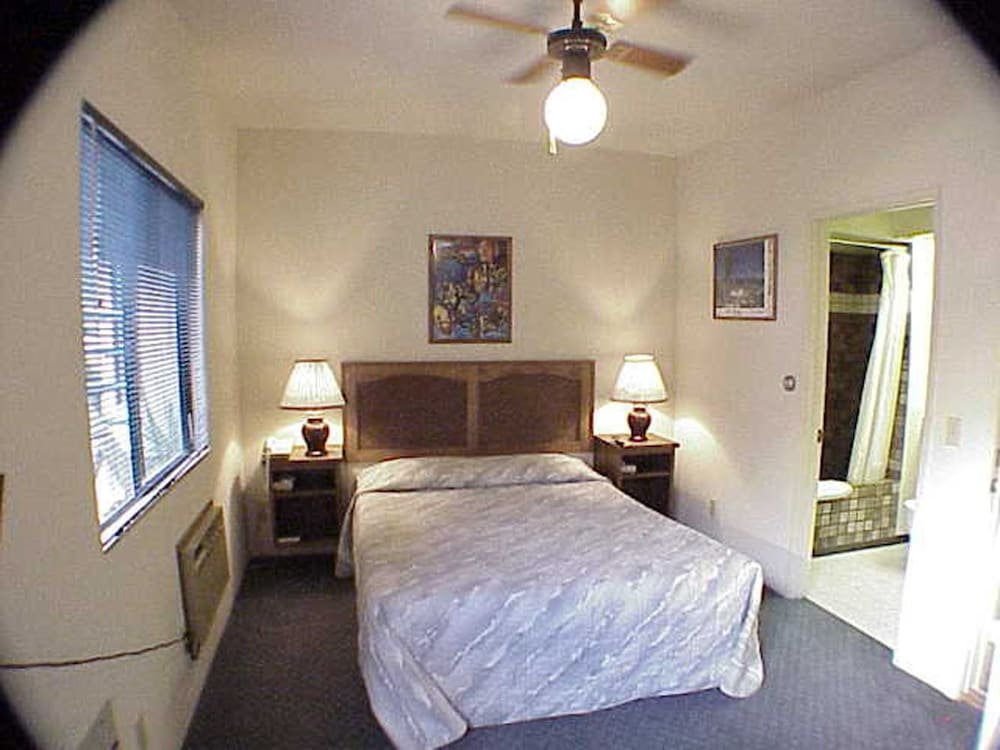 Фото Seaport Village Inn Avalon