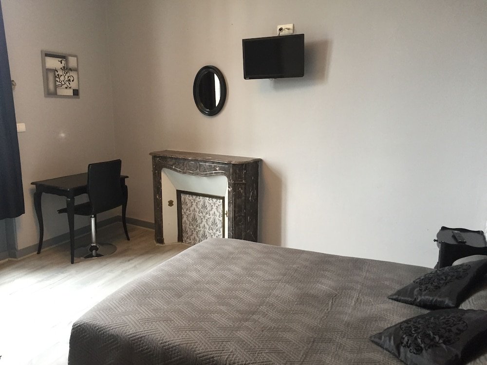 Фото Hotel Au Chapon Fin