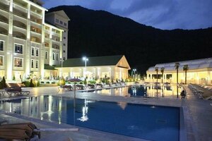 Гостиница Qafqaz Riverside Resort Hotel Gabala