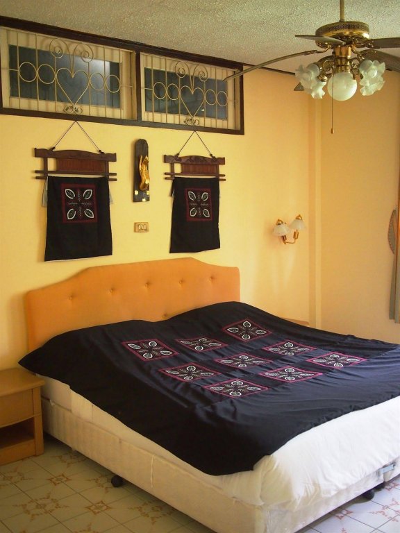 Фото Wong Amat House