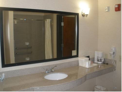 Фото Econo Lodge Inn & Suites Beaumont