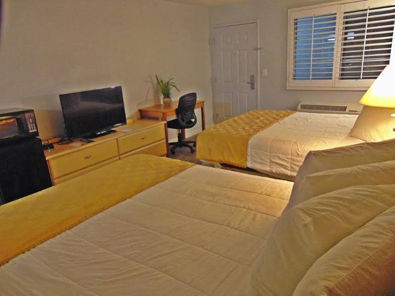 Фото Ramada by Wyndham Kingman