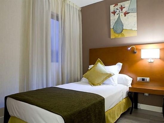 Фото Hotel Puerta de Toledo