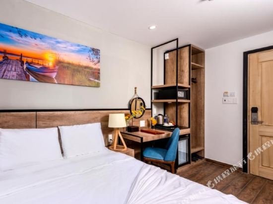 Фото Golden Lotus Central Hotel