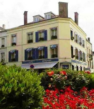 Гостиница Hotel De La Cloche Epernay в Эперне