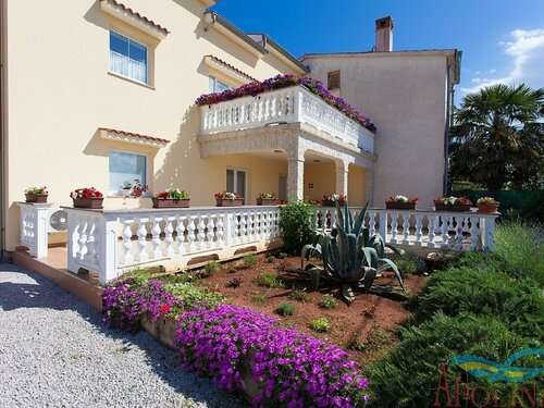 Жильё посуточно Spacious Holiday Home in Kremenici With Terrace