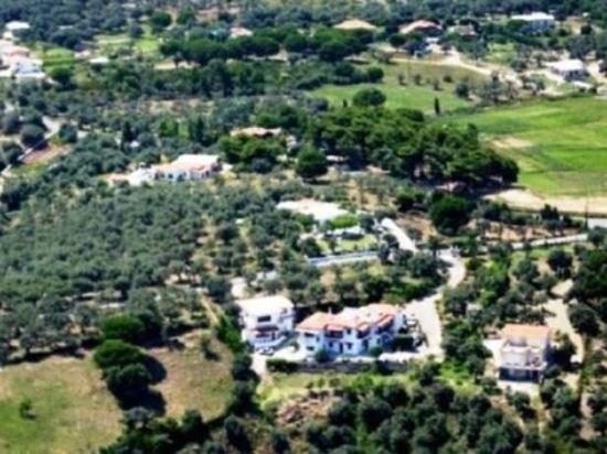 Фото Chrissomallis Apartments