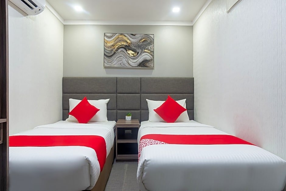 Фото Oyo 208 Anika Suites