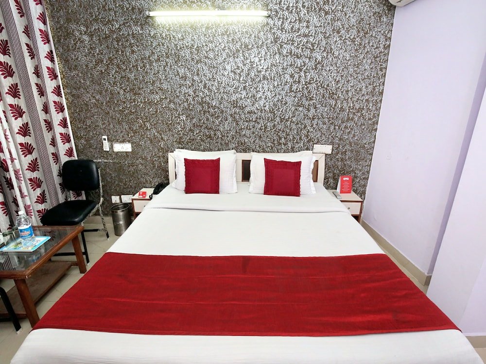 Фото Oyo 10463 Hotel Paras