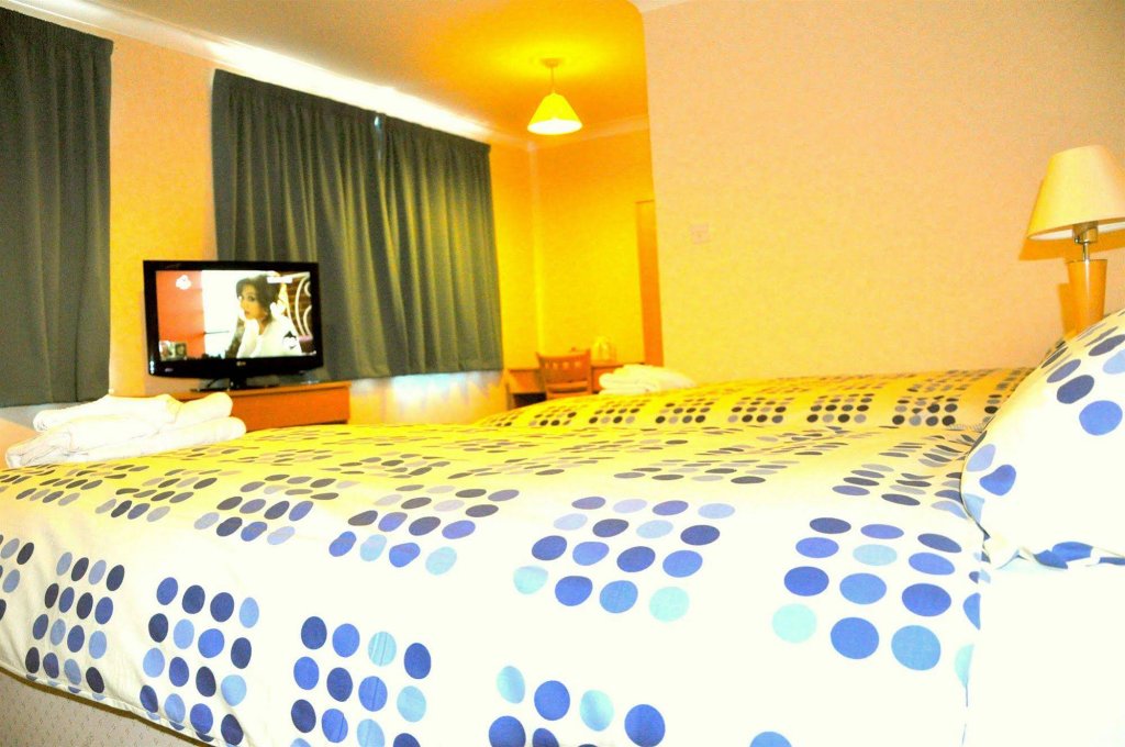 Фото Heathrow Lodge