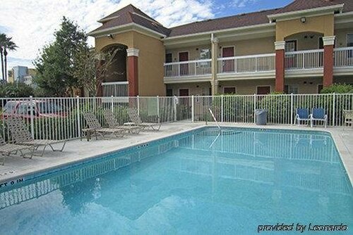 Гостиница Extended Stay America Suites Clearwater Carillon Park в Сент-Питерсберге