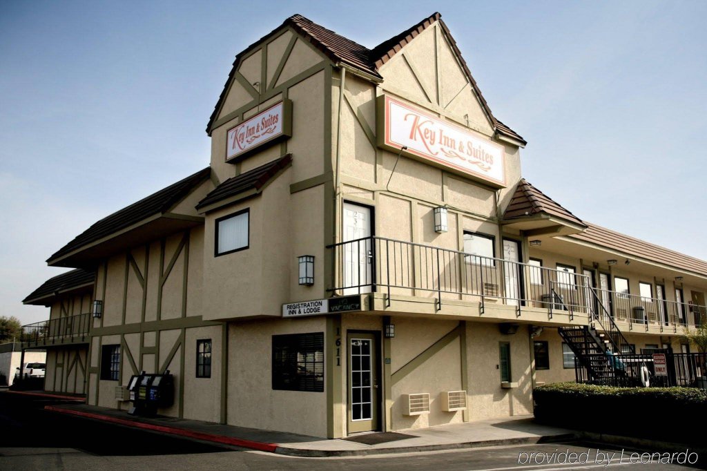Фото Key Inn & Suites
