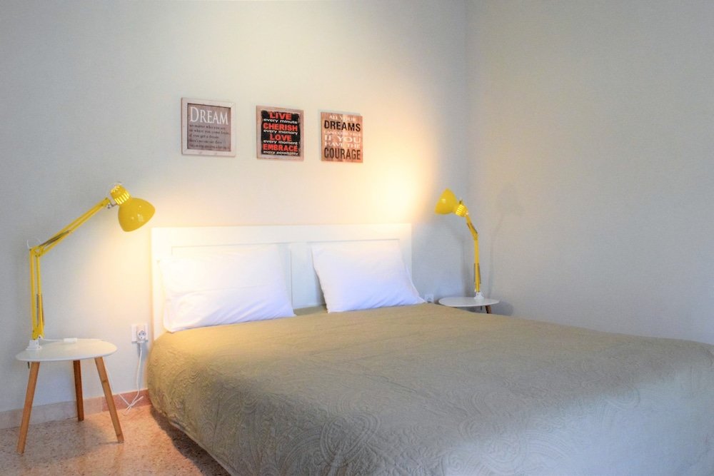 Фото Home Plus Psirri Apartment