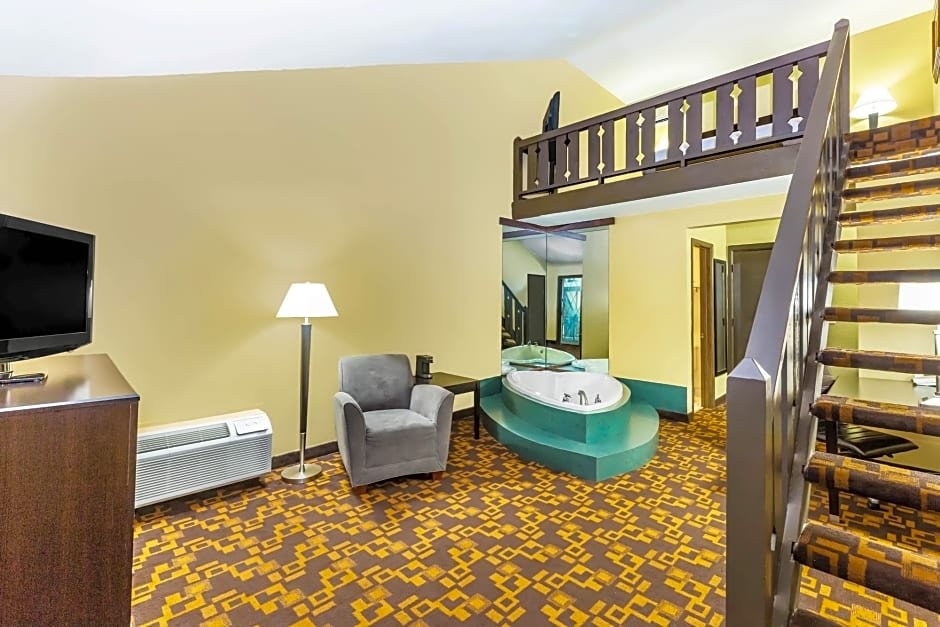 Фото Days Inn & Suites by Wyndham Coralville Iowa City