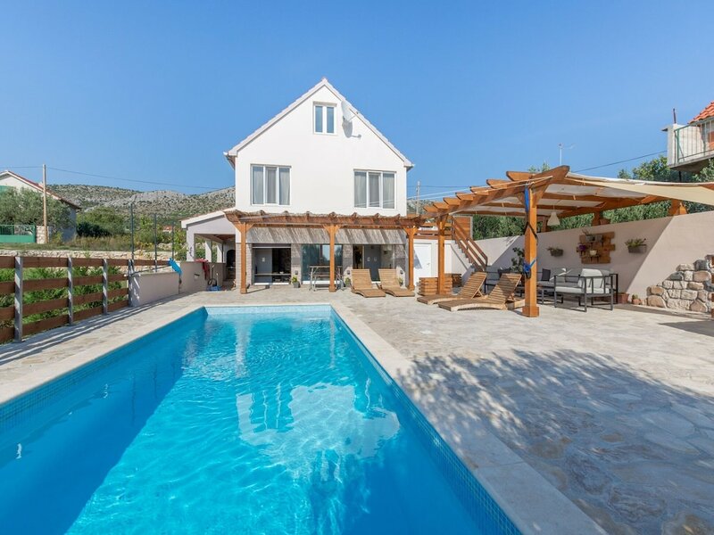 Гостиница Boutique Holiday Home in Donje Polje With Pool
