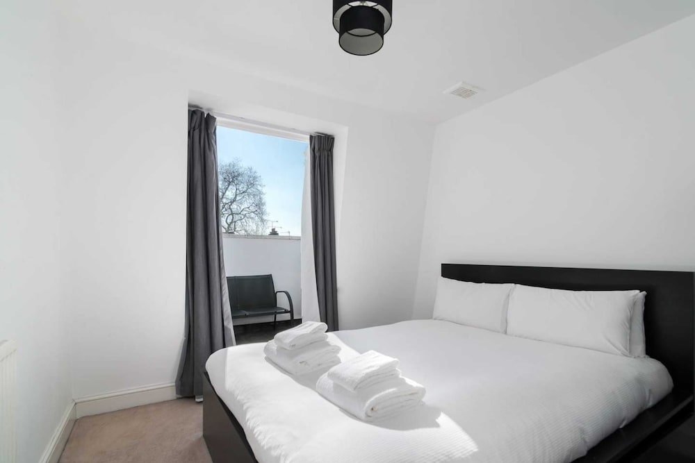 Фото Trendy 1br Home in Islington With Balcony!