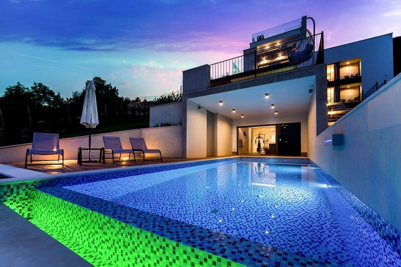 Гостиница Villa AltaVista, Opatija - Seaview & Relax with Heated Pool and Private MiniGolf