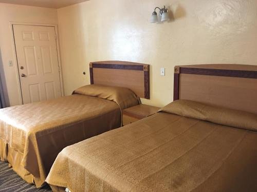 Фото Sky Ranch Inn