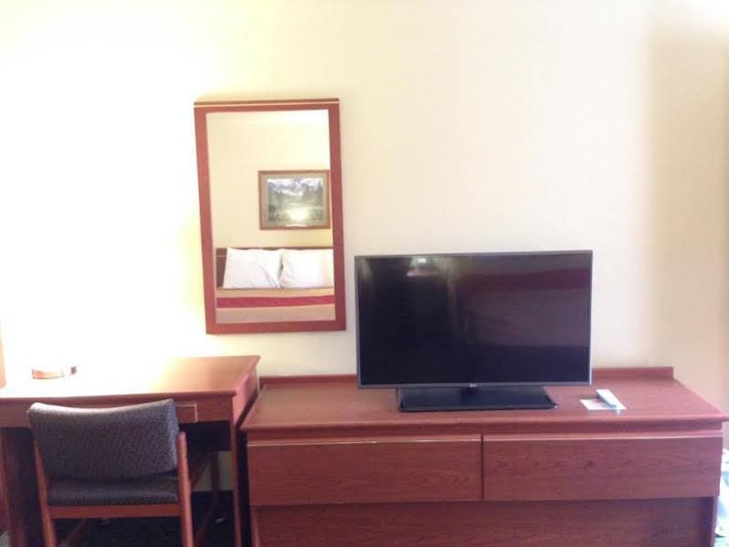 Фото Econo Lodge Portland City Center