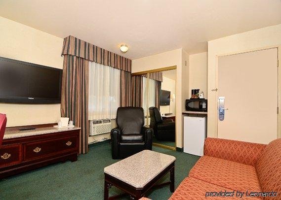 Фото Quality Inn & Suites Walnut - City of Industry