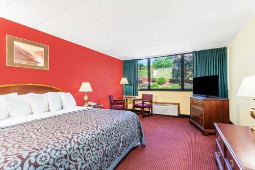 Фото Days Inn by Wyndham Scranton Pa