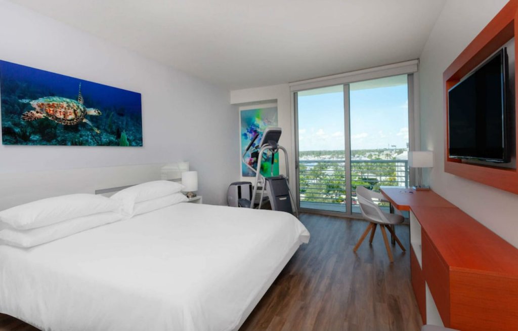 Фото Tryp by Wyndham Maritime Fort Lauderdale