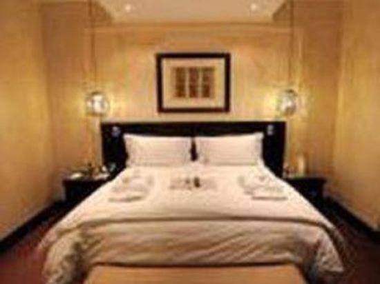 Фото Royal Elephant Hotel & Conference Centre