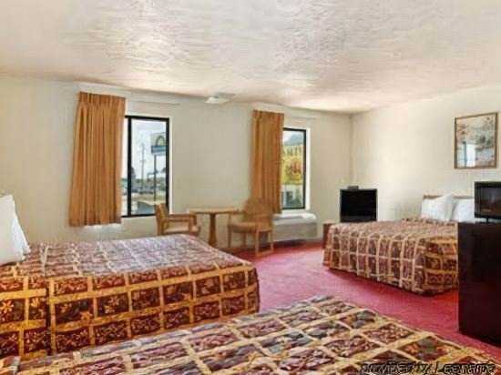 Фото Days Inn by Wyndham Warrensburg