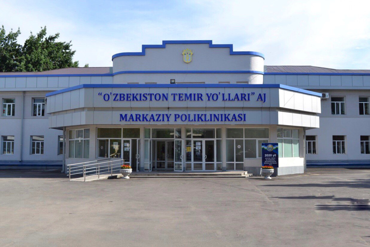 Желідегі шұлықтағы жетілген әйелді трахает