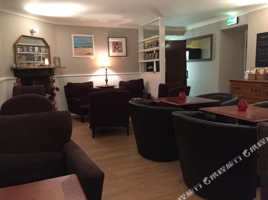 Фото The Linton Hotel