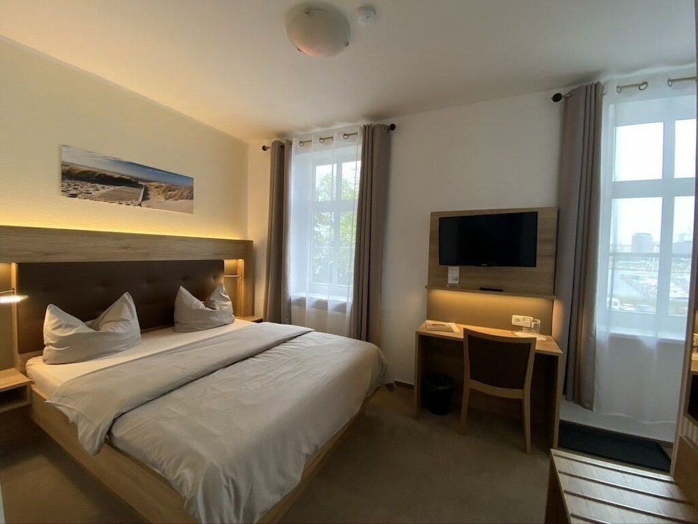 Фото Hotel Pension Zum Alten Fährhaus