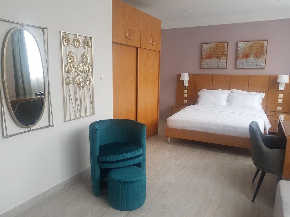 Фото La Place De La Gare Suite