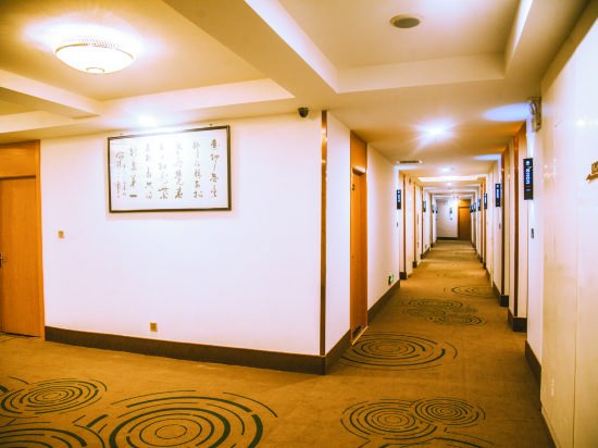 Фото GreenTree Inn XiAn Xincheng District Raily Station Wukou Metro Station Hotel