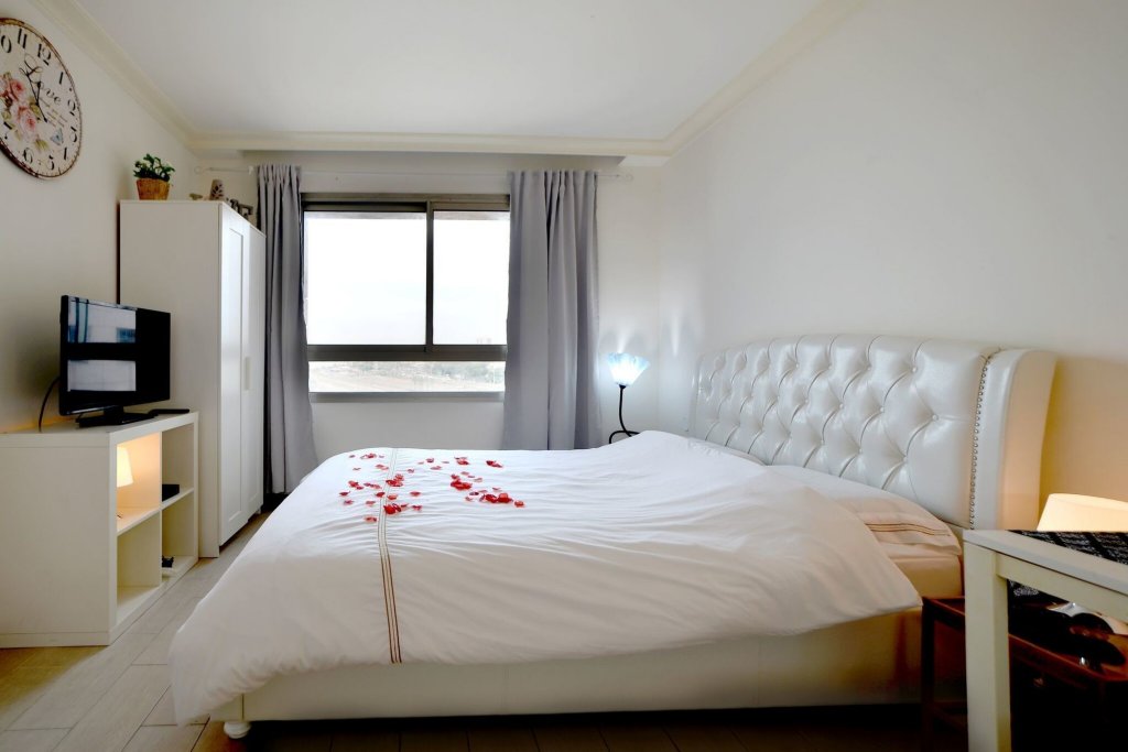 Фото Spacious Sea View Apartment