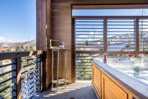 Гостиница Slopeside - Stunning Home w SPA & Close To The Slopes