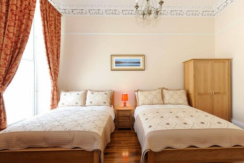 Гостиница Edinburgh City Suites в Эдинбурге