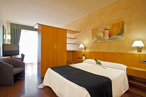 Гостиница Atenea Calabria Apartaments в Барселоне