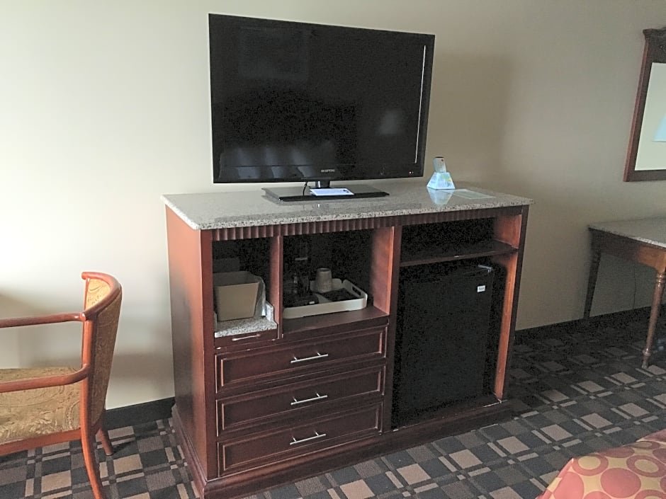 Фото Cabot Inn & Suites