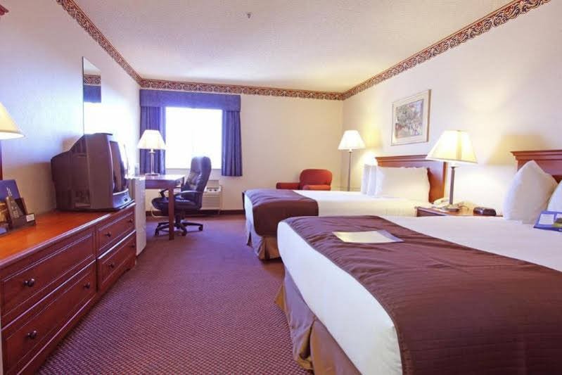 Фото SureStay Plus Hotel by Best Western Redding