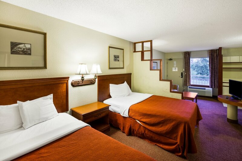 Гостиница Rodeway Inn & Suites South of Fiesta Park в Сан-Антонио
