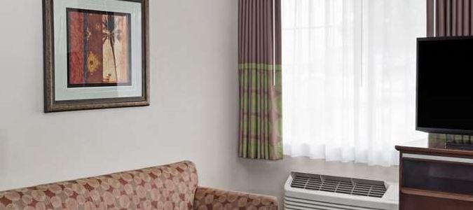 Фото Super 8 by Wyndham Los Angeles-Culver City Area