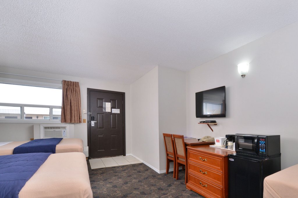 Фото Econo Lodge Inn & Suites