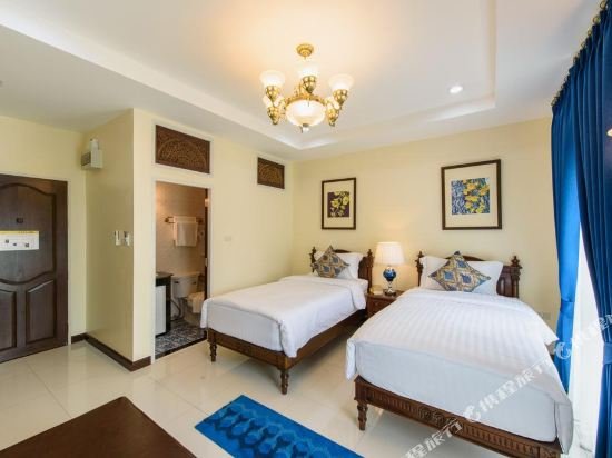 Фото The Velvet Orchid