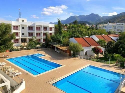 Гостиница Holiday Village Rose Gardens в Лапитосе