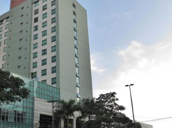Фото Comfort Suites Vitoria