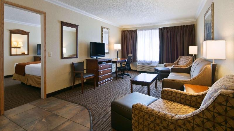 Фото Best Western War Bonnet Inn