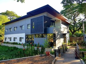 Гостиница Acacia Garden Inn в Короне