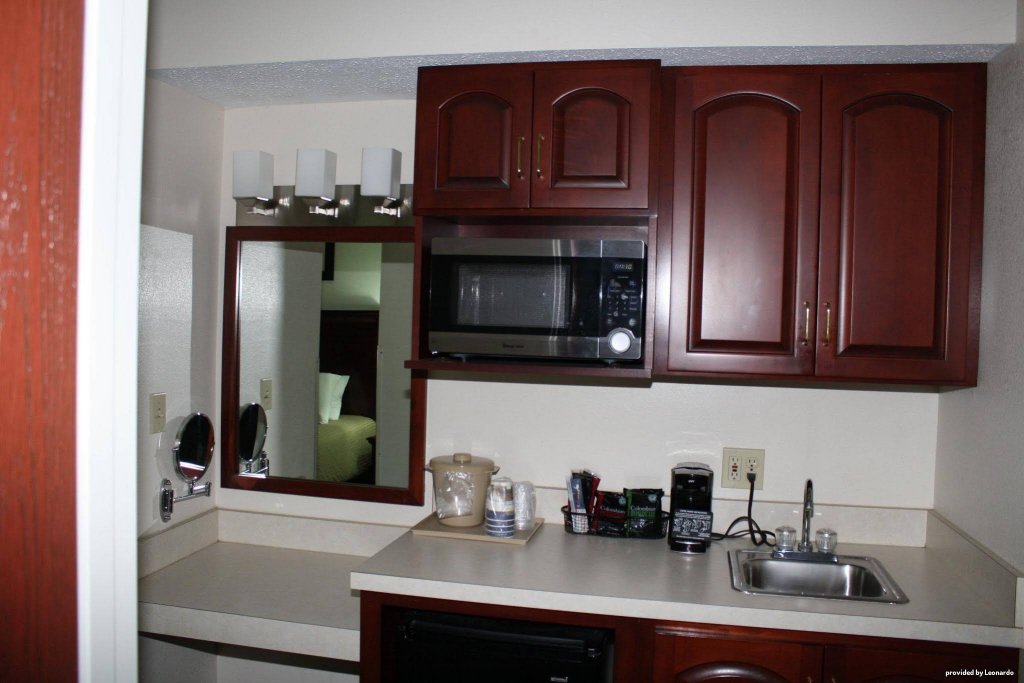 Фото Best Western Airport Suites